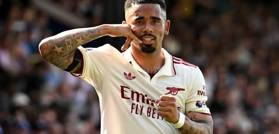 Joueur d'Arsenal célébrant un but sur le terrain