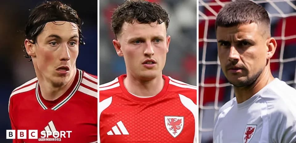 Trois joueurs du pays de Galles en tenue d'entraînement
