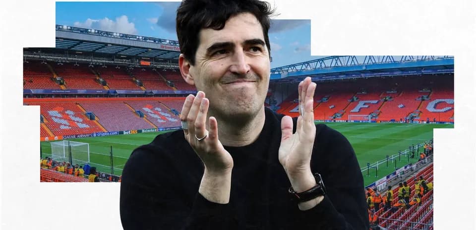 Entraîneur applaudissant au stade d'Anfield