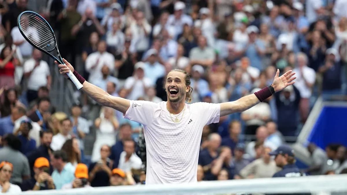 Joueur de tennis célébrant devant un public enthousiaste