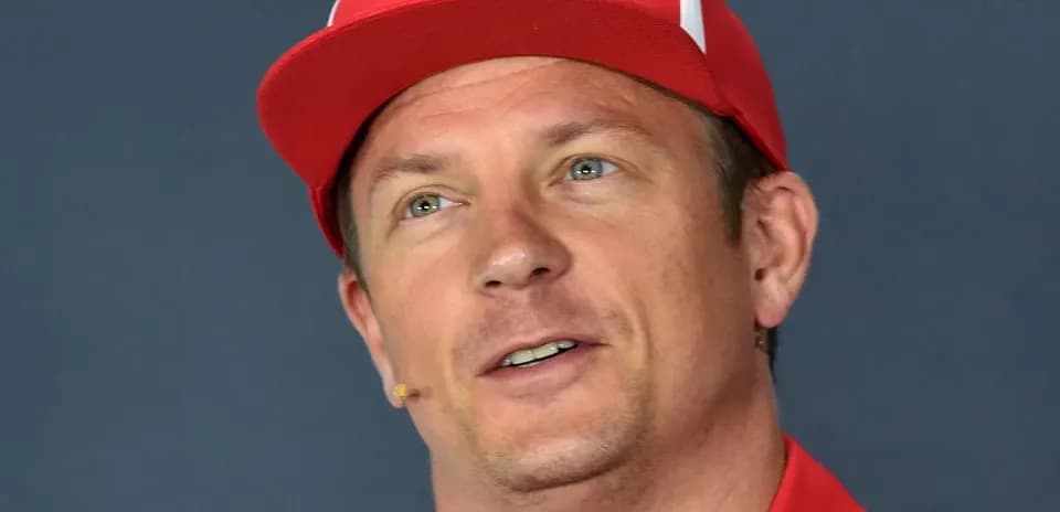 Pilote de Formule 1 en conférence de presse