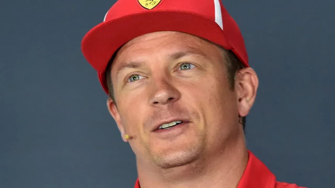 Pilote de Formule 1 en conférence de presse