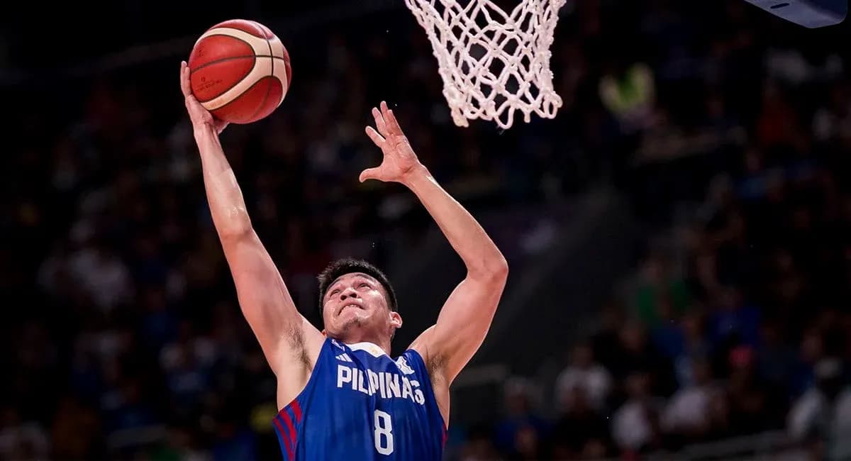 Joueur en train de dunker au basket-ball