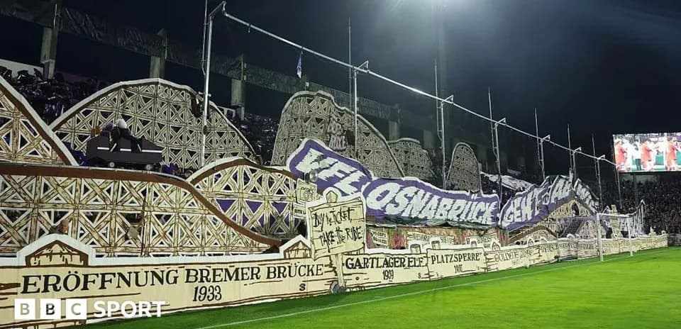 Bannière des supporters au stade pour le match