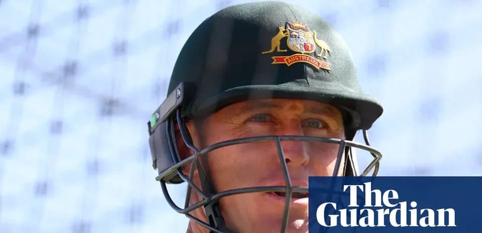 Joueur de cricket avec un casque pendant l'entraînement