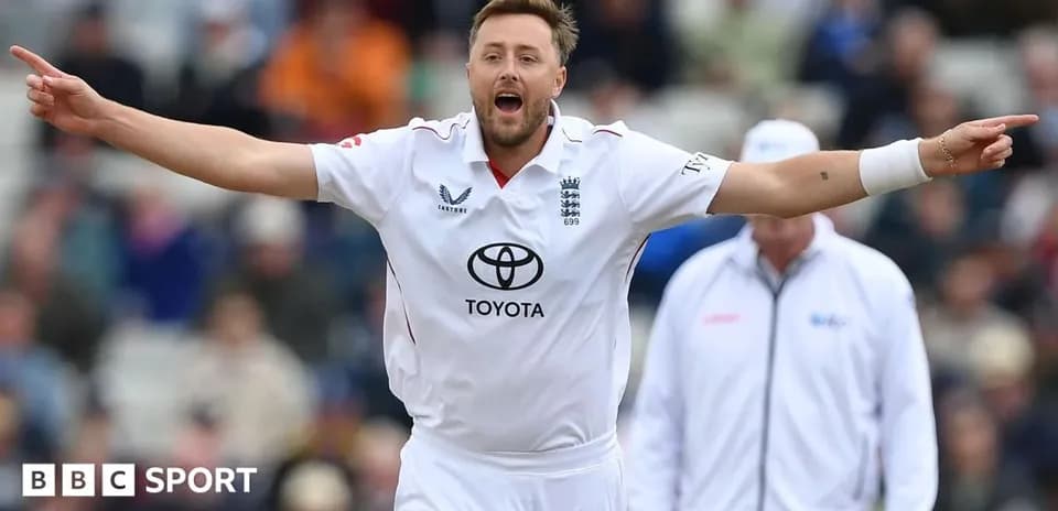 Joueur de cricket anglais célébrant un wicket