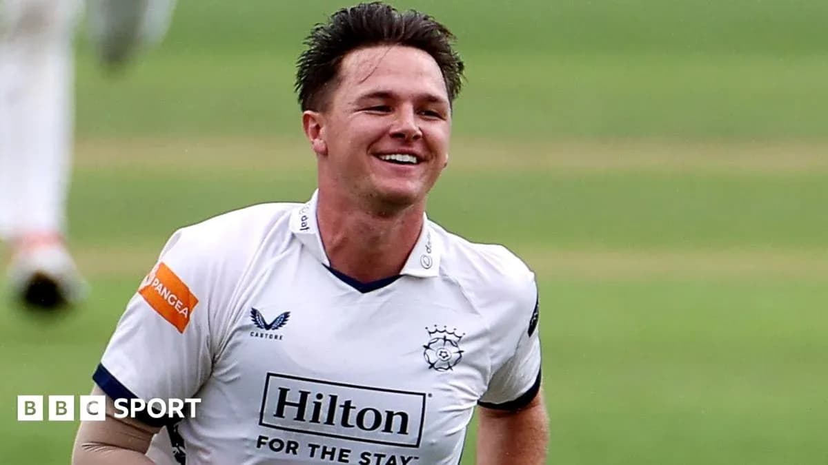 Joueur de cricket célébrant après une prise