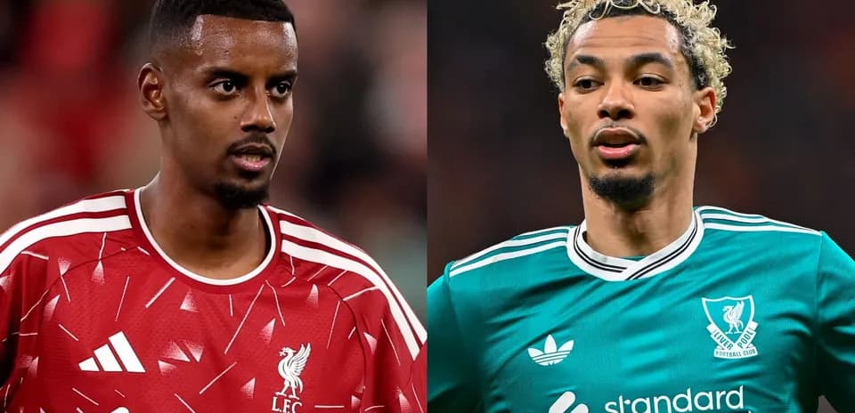 Deux joueurs de Liverpool en maillots d'entraînement