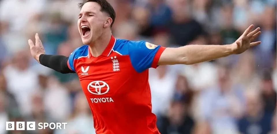 Joueur anglais célébrant un wicket lors d'un match
