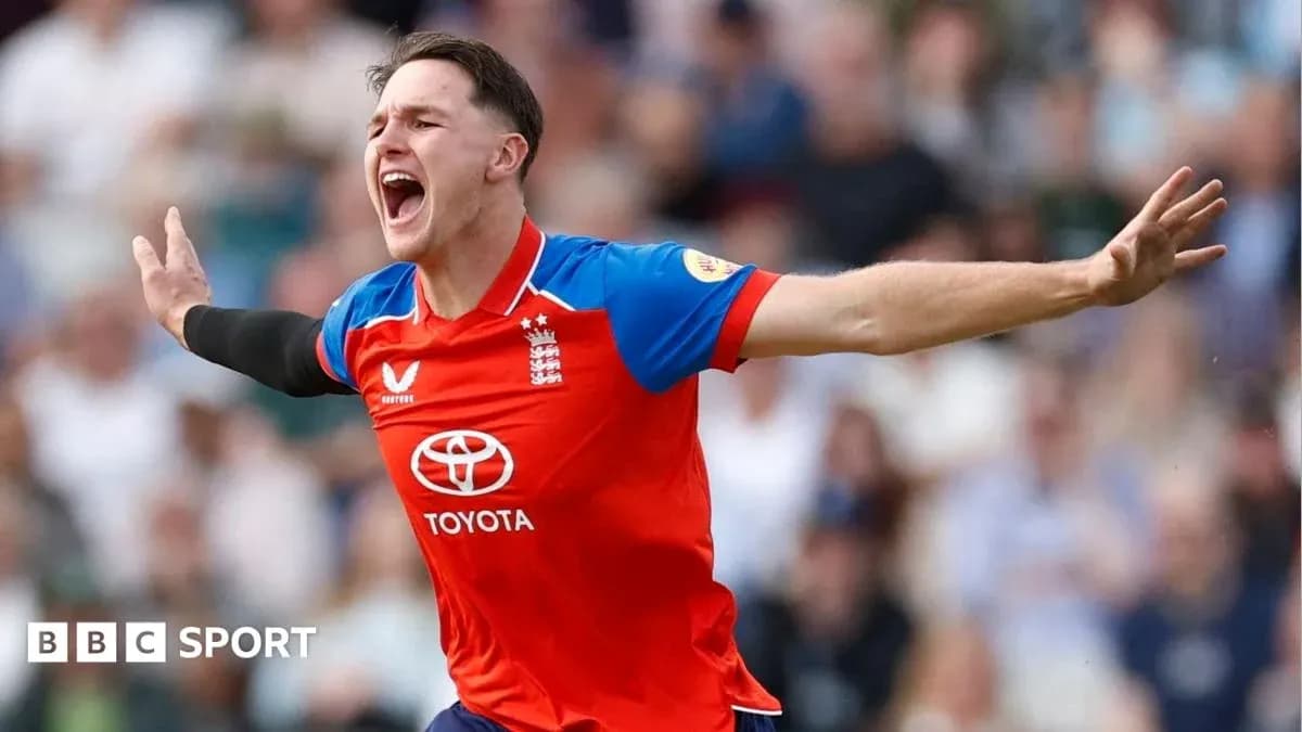 Joueur anglais célébrant un wicket lors d'un match
