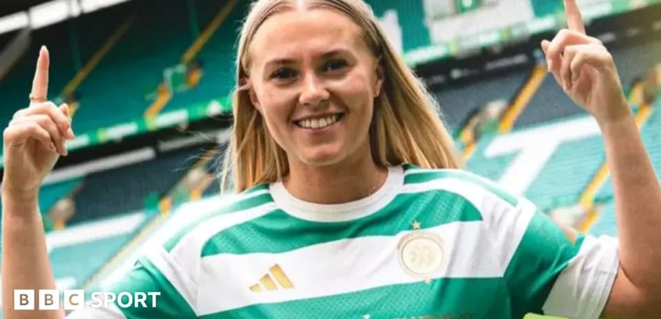 Joueuse célébrant avec le maillot de Celtic FC