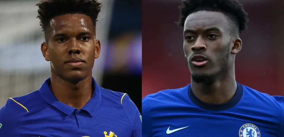 Deux joueurs de Chelsea en maillot bleu