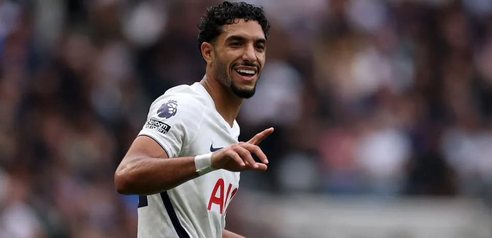 Joueur de Tottenham célébrant un but au stade