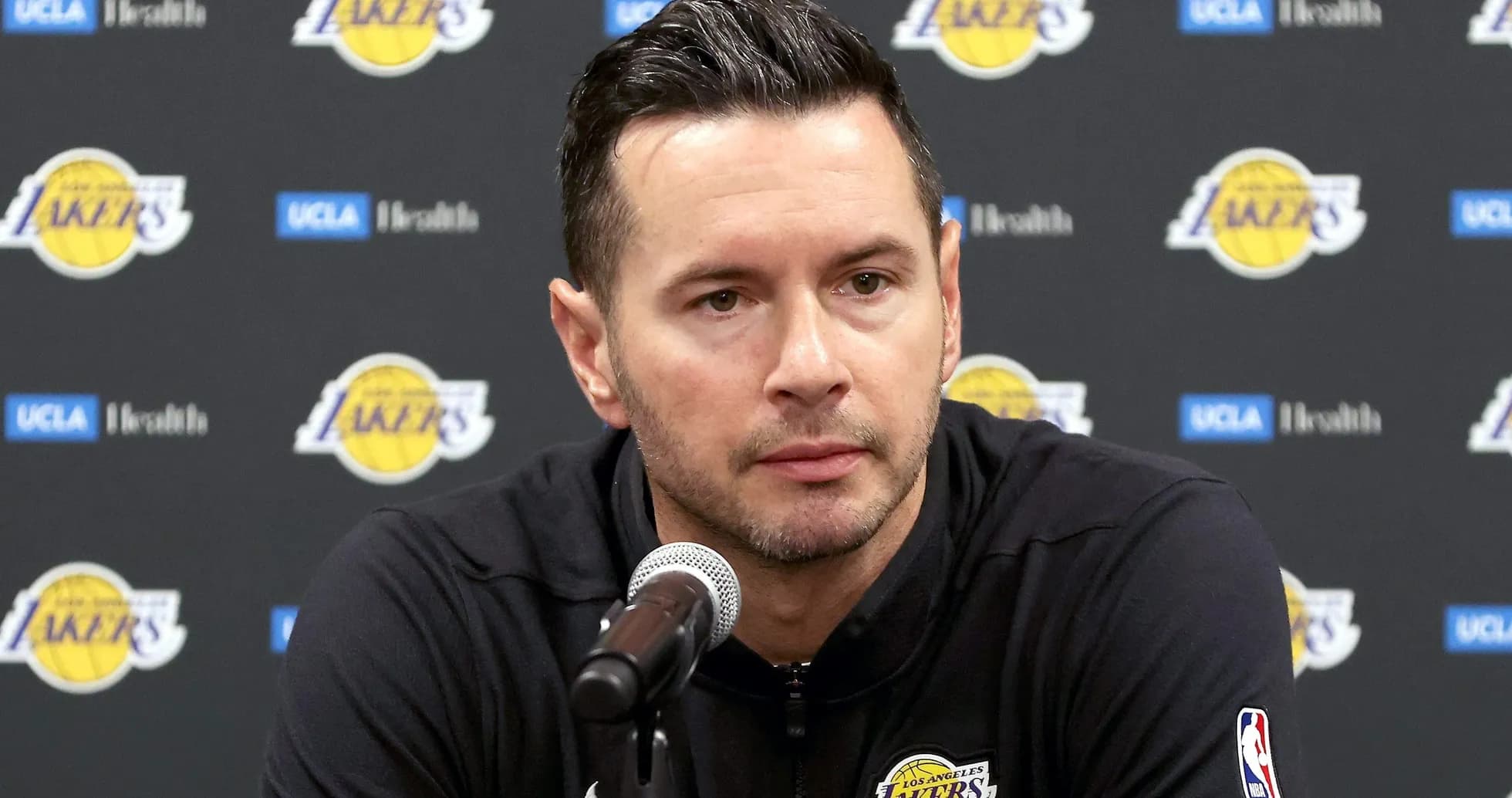 Entraîneur des Lakers lors d'une conférence de presse
