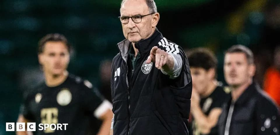 Entraîneur pointant du doigt lors d'une séance d'entraînement