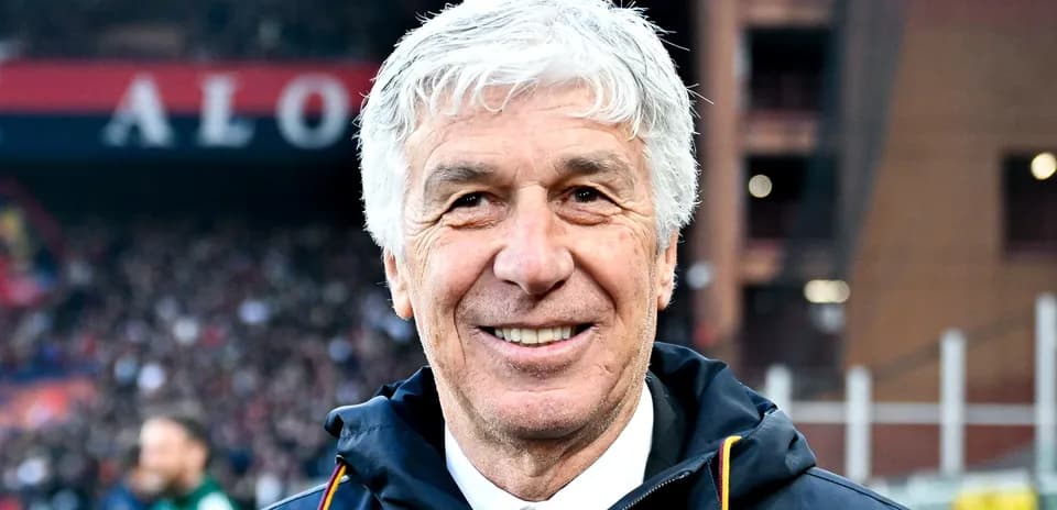 Entraîneur souriant avant le match au stade