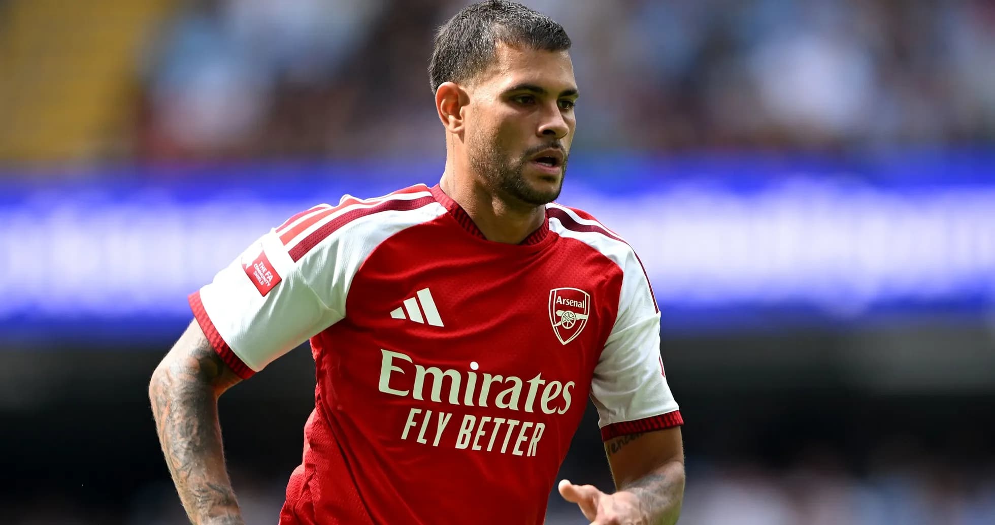 Joueur d'Arsenal en action sur le terrain