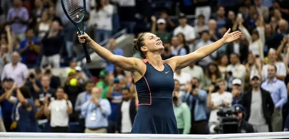Joueuse de tennis célébrant sa victoire au tournoi