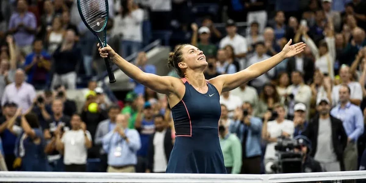 Joueuse de tennis célébrant sa victoire au tournoi