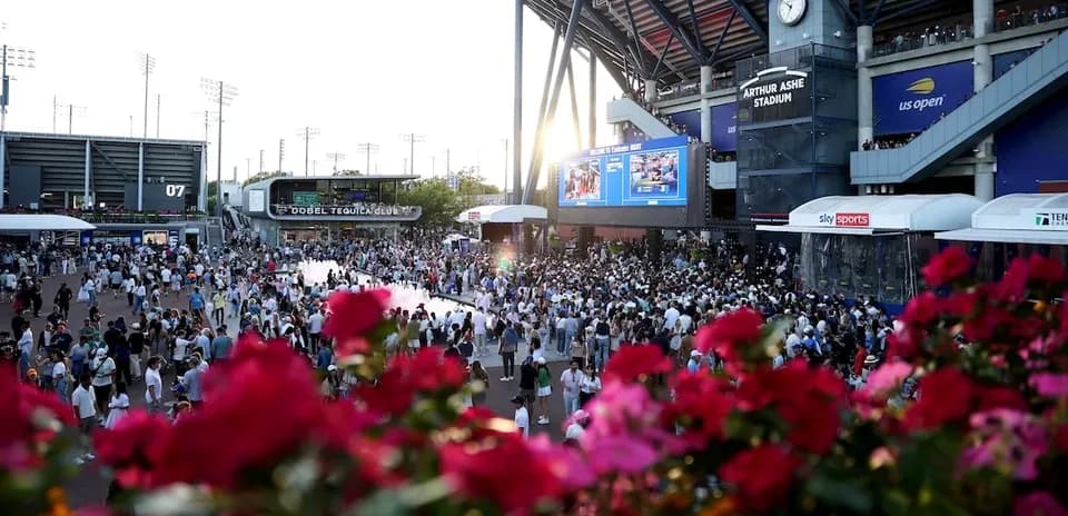 Foule devant l'Arthur Ashe Stadium lors de l'US Open