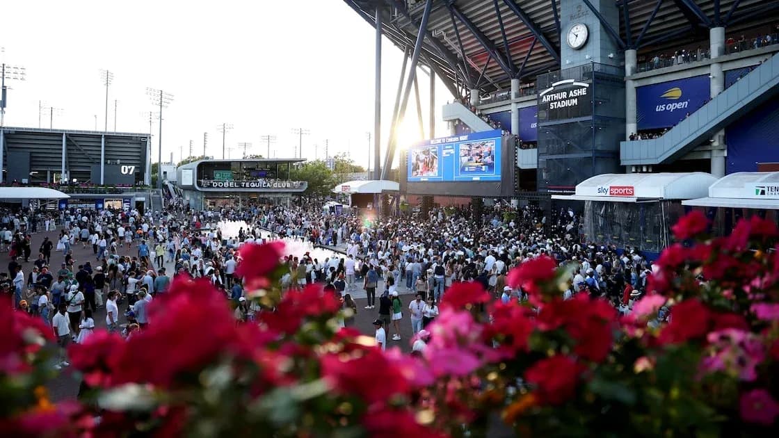Foule devant l'Arthur Ashe Stadium lors de l'US Open