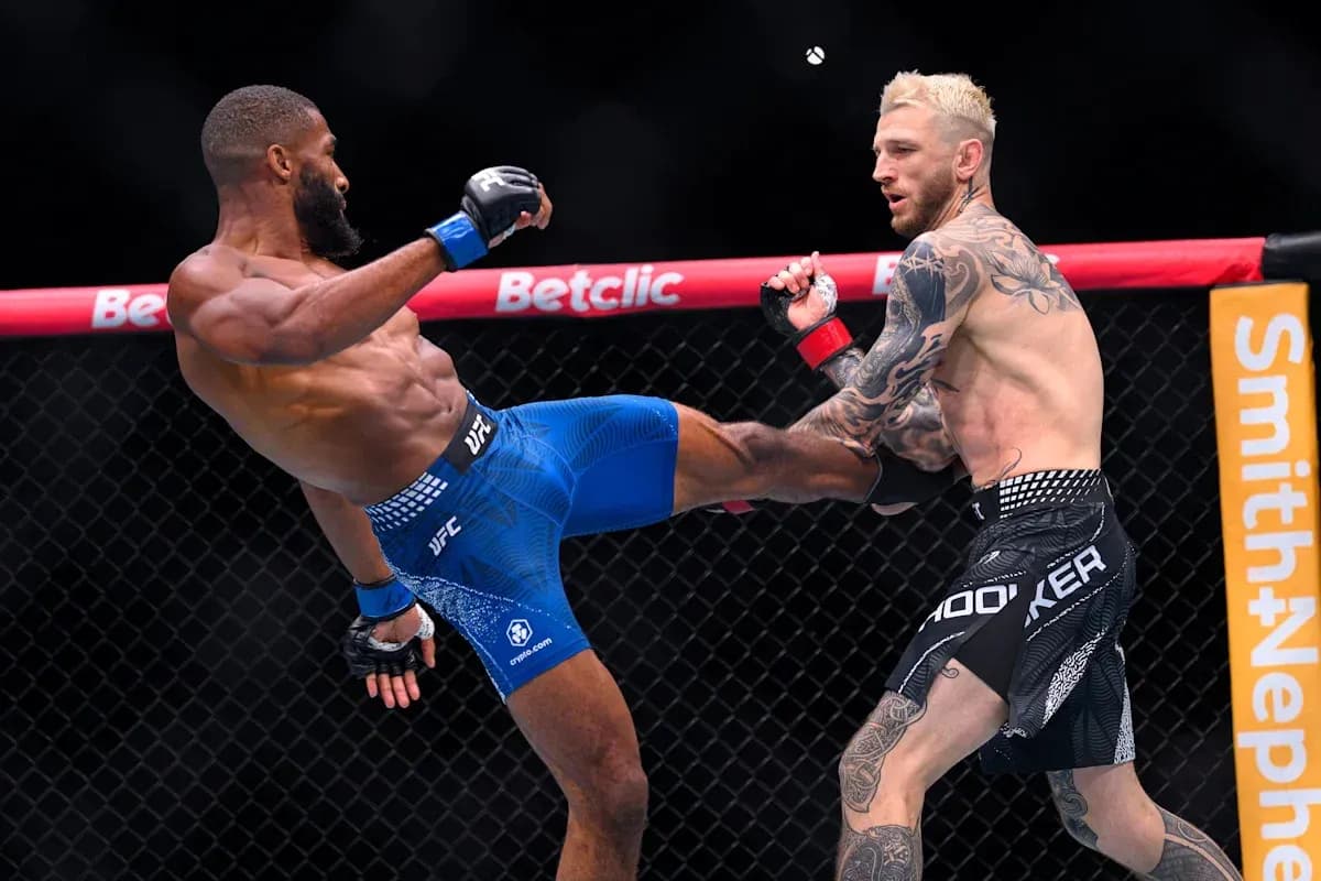 Deux combattants de MMA en plein affrontement