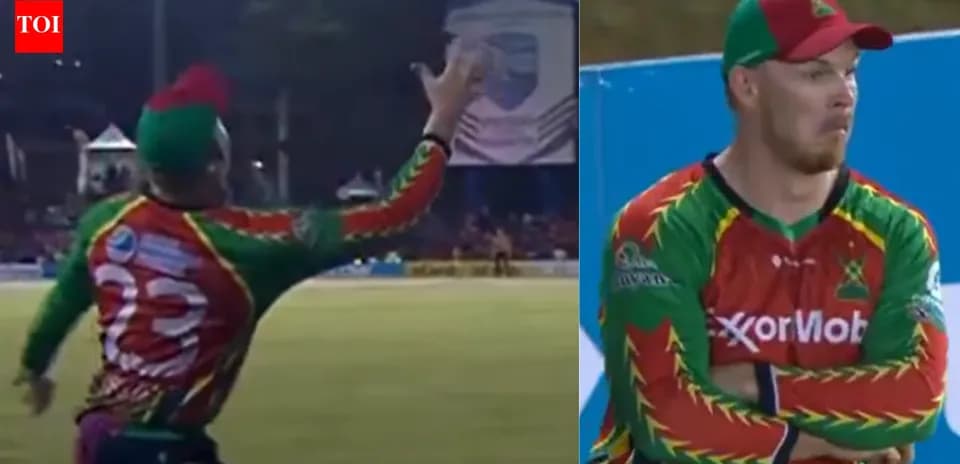 Joueur de cricket en train de lancer la balle