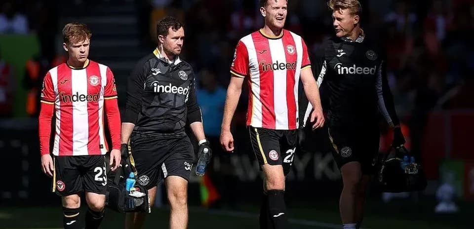 Joueurs de Brentford quittant le terrain après un match