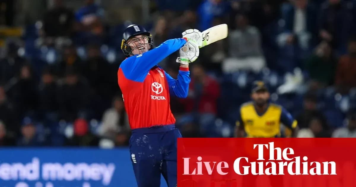 Joueur anglais frappant la balle lors d'un match de cricket