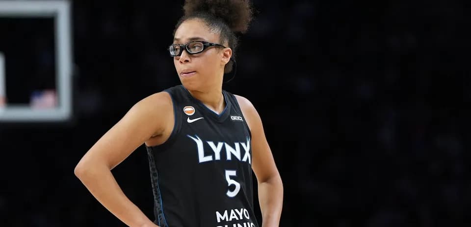 Joueuse de Lynx avec lunettes sur le terrain