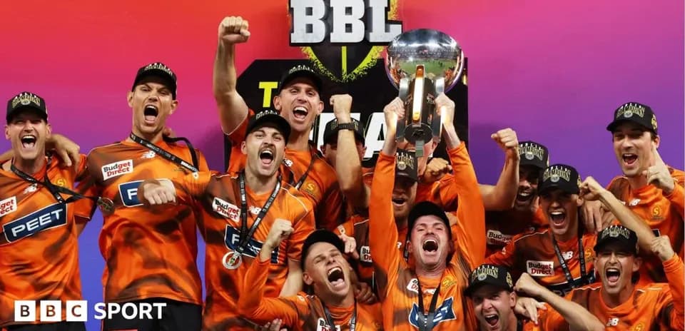 Joueurs célébrant la victoire avec le trophée BBL