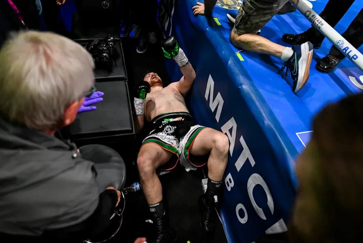 Boxeur au sol après un combat sur le ring