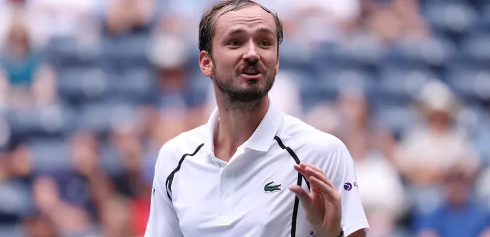 Joueur de tennis s'adressant au public en match