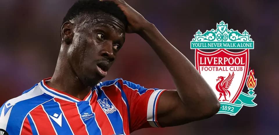 Joueur de Crystal Palace se tenant la tête en match