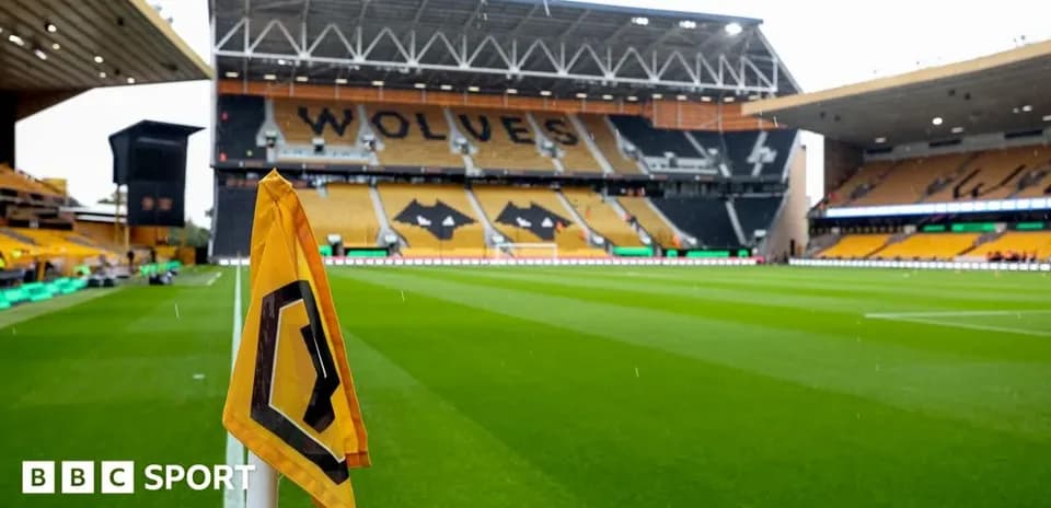 Vue du stade de Wolverhampton avec coin de terrain