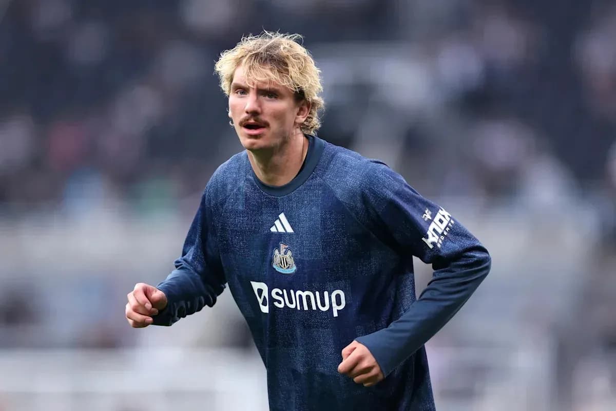 Joueur de Newcastle en échauffement sur le terrain