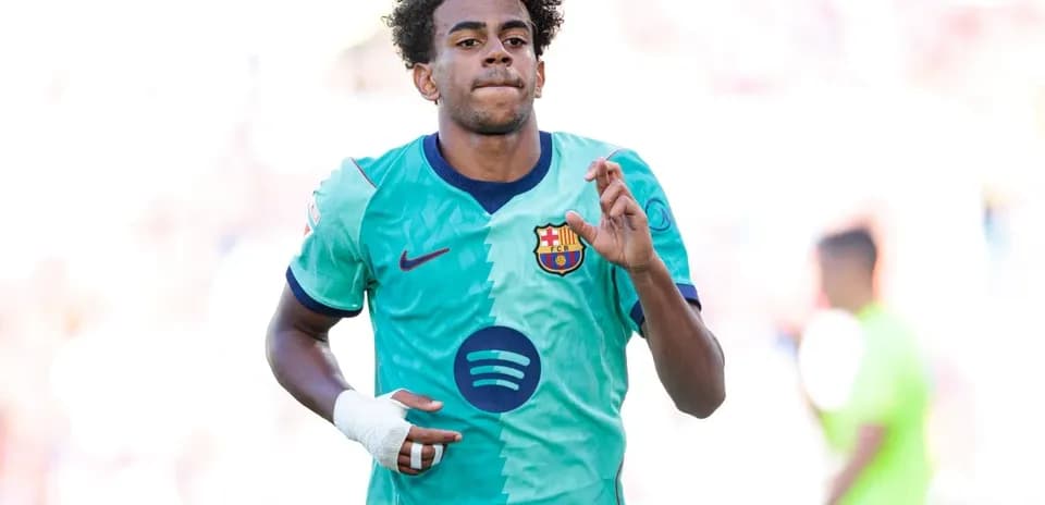 Joueur de Barcelone courant sur le terrain