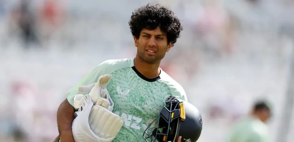 Joueur de cricket portant des gants et un casque