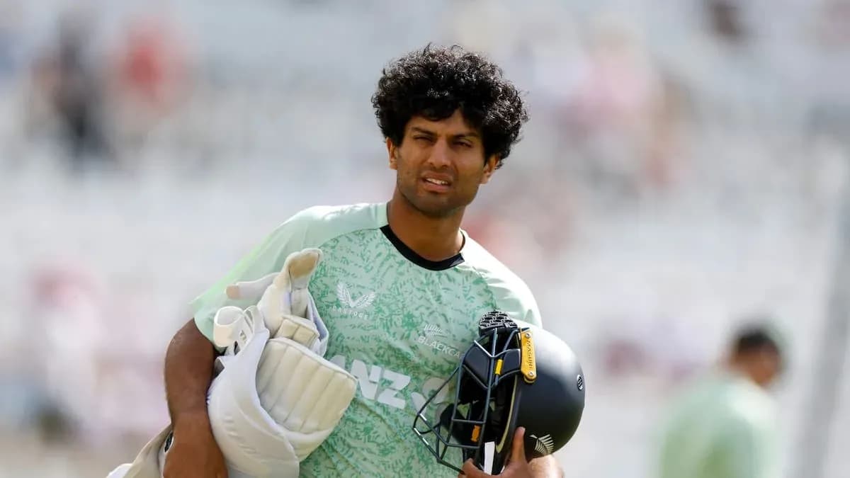 Joueur de cricket portant des gants et un casque