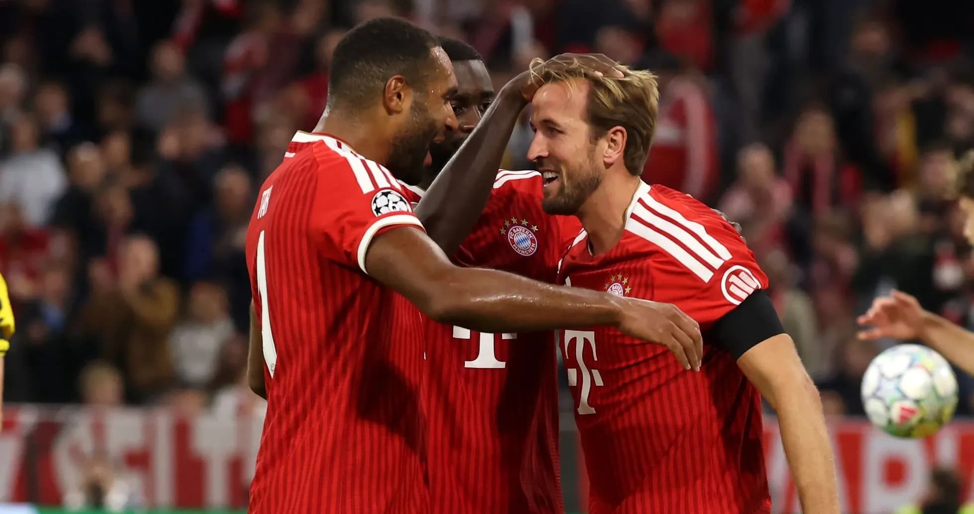 Joueurs du Bayern célébrant un but ensemble