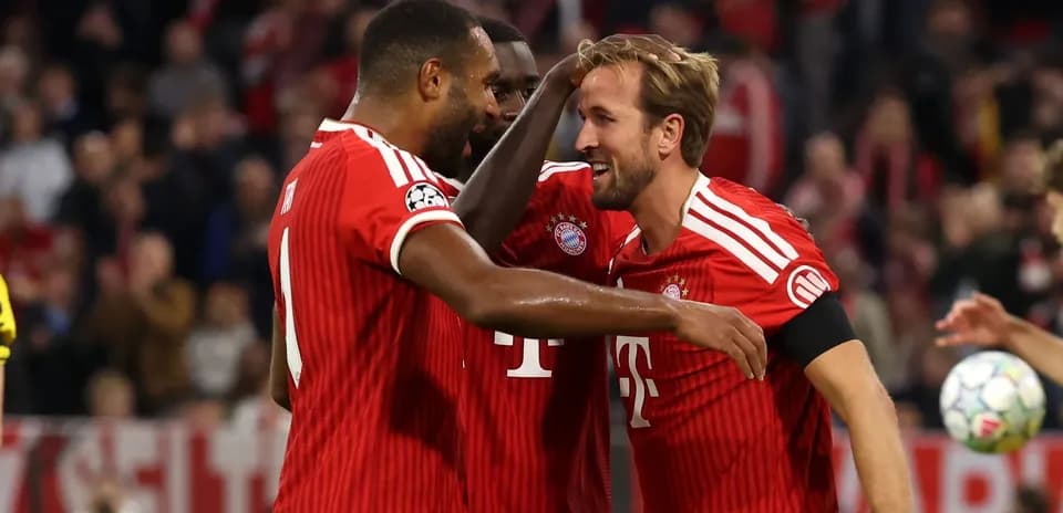 Joueurs du Bayern célébrant un but ensemble
