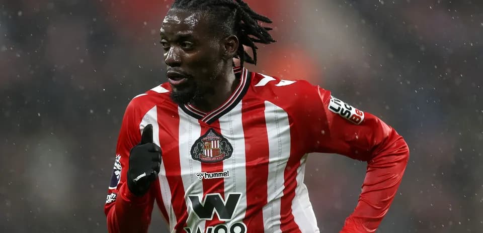 Joueur de Sunderland en action sous la pluie