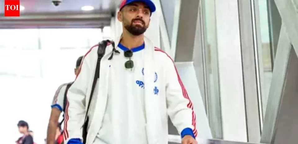 Joueur entrant dans l'aéroport avec bagages