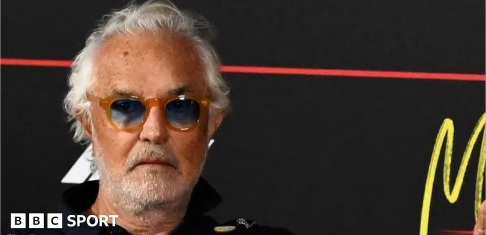 Person avec lunettes de soleil lors d'une conférence