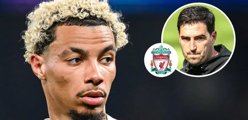 Joueur avec cheveux bouclés et logo Liverpool