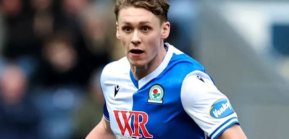Joueur de Blackburn Rovers en pleine action sur le terrain