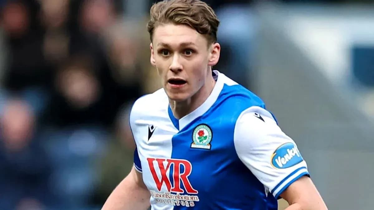 Joueur de Blackburn Rovers en pleine action sur le terrain