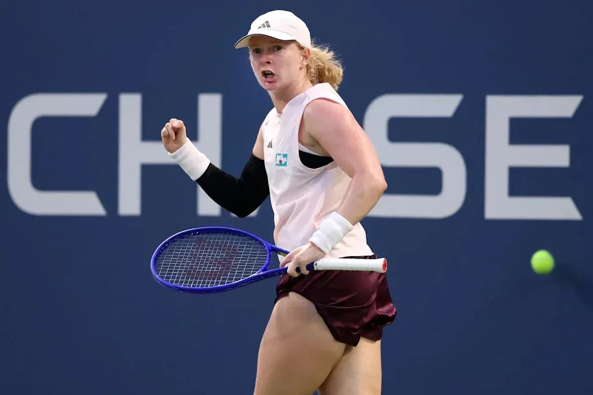 Joueuse de tennis célébrant un point au tournoi
