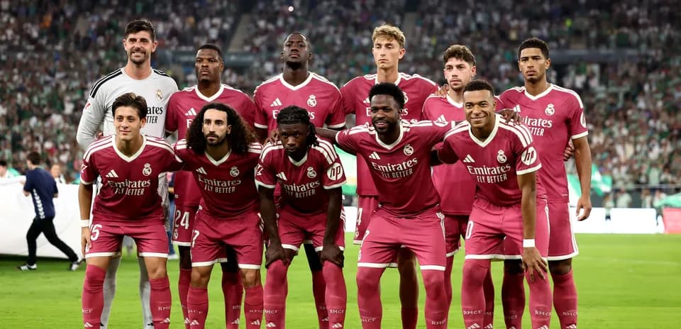 Équipe de Real Madrid posant avant le match