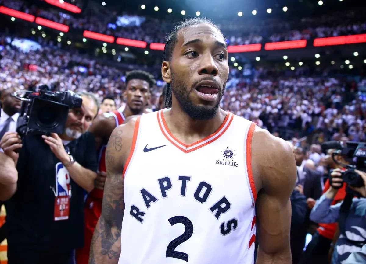 Kawhi Leonard leaving the court after the game
